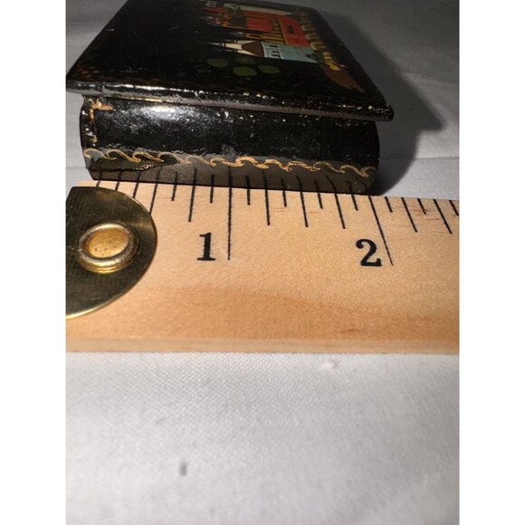 Hand-Painted Russian Lacquer Box With Red Interior & Hinged Lid - Picture 5 of 7